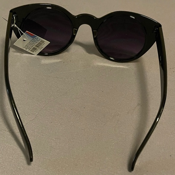 Retro Inspired Look Cat Eye Round Lenses Sunglasses Pin Up Fashion 60s 70s - Picture 3 of 6